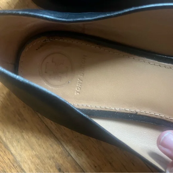 Tory Burch Black Leather Flats with Gold Emblem size 10.5 - Picture 4 of 7